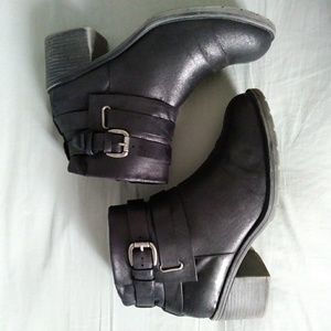 Baretraps Dionna Black Distressed Booties 9.5 M